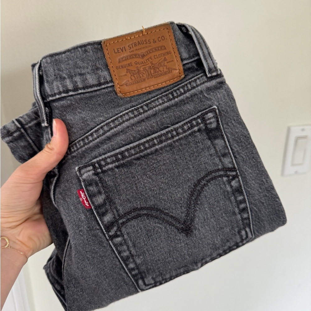 Levi's WEDGIE STRAIGHT FIT WOMEN'S JEANS in “well worn - black”